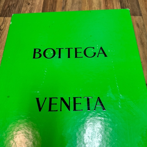 100% AUTHENTIC BOTTEGA CHELSEA BOOTS OLIVE/BLACK SZ 40 (US 7/8)